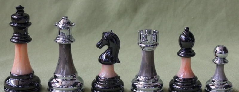 Высококачественные акриловые + металлические тяжелые шахматные фигуры