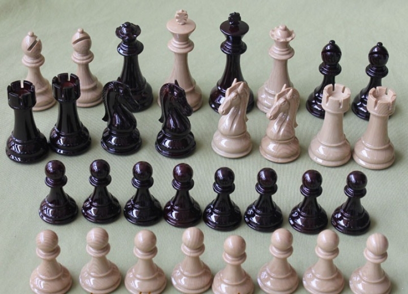 Высококачественные шахматные фигуры из композита под дерево