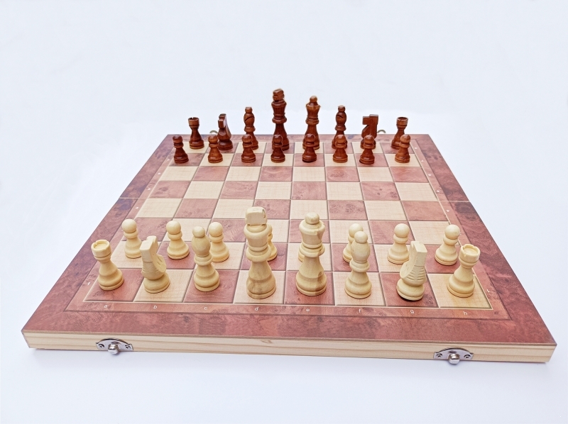 Игровой набор 3 в 1: шахматы, шашки, нарды с деревянными фигурами, средние