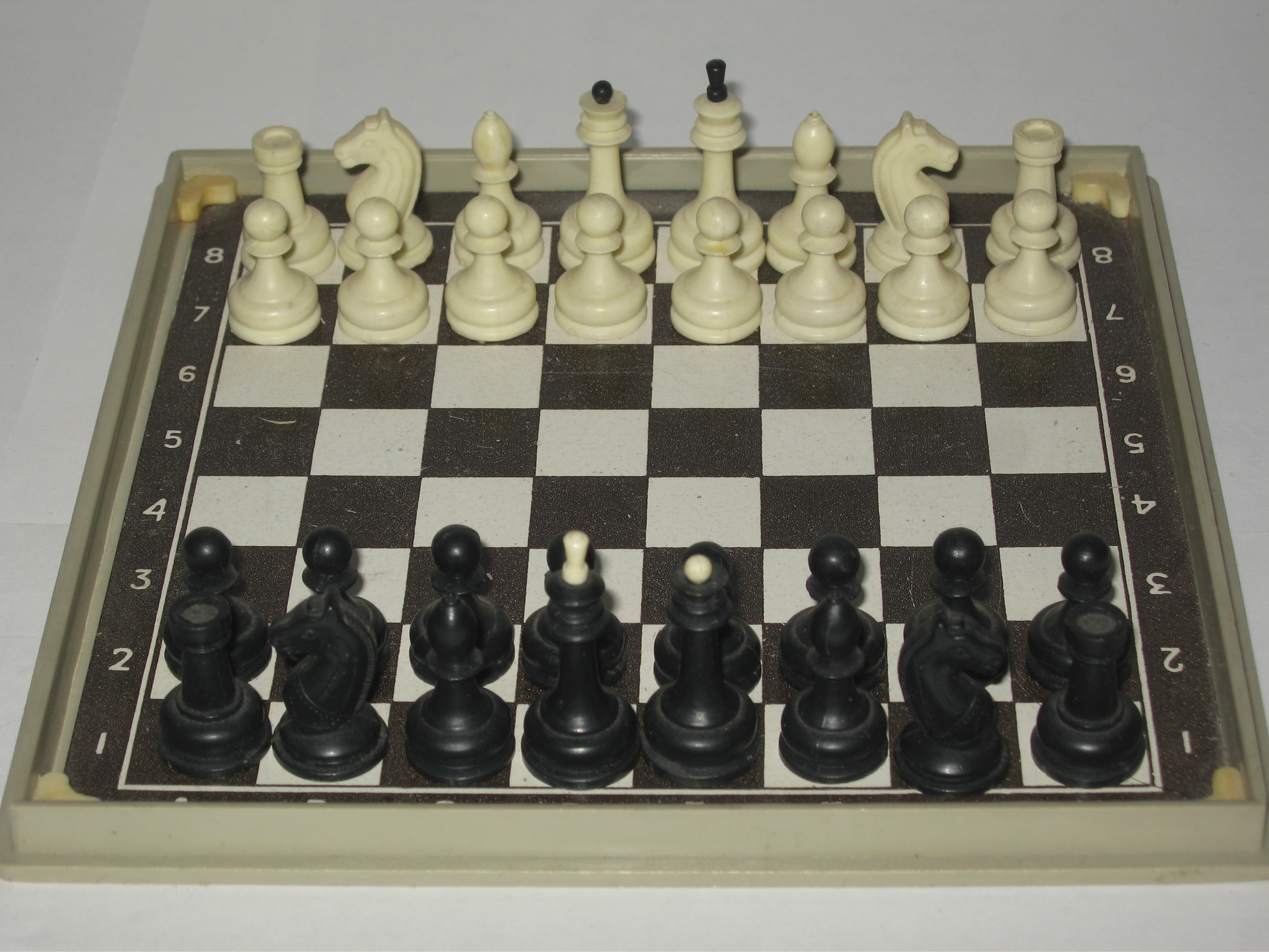 Миниатюрные шахматы на магните (АРТ- П1)