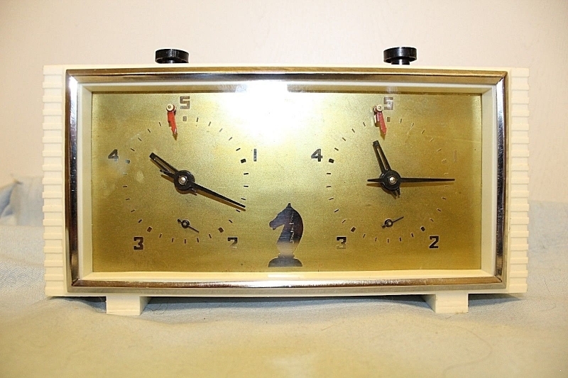 Уникальные советские шахматные часы для блиц-игры. Быстрая секундная стрелка. В единственном экземпляре.