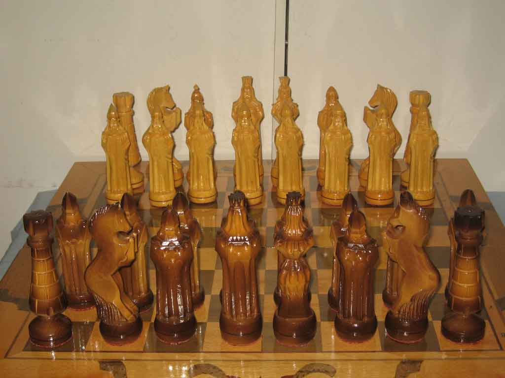 Большие подарочные деревянные шахматы