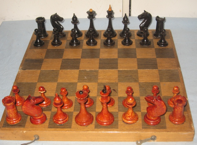 Антикварные деревянные шахматы xx века